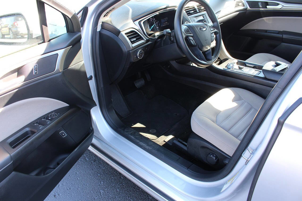 Used 2018 Ford Fusion S image 10