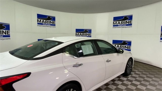 Used 2024 Nissan Altima 2.5 SV image 2