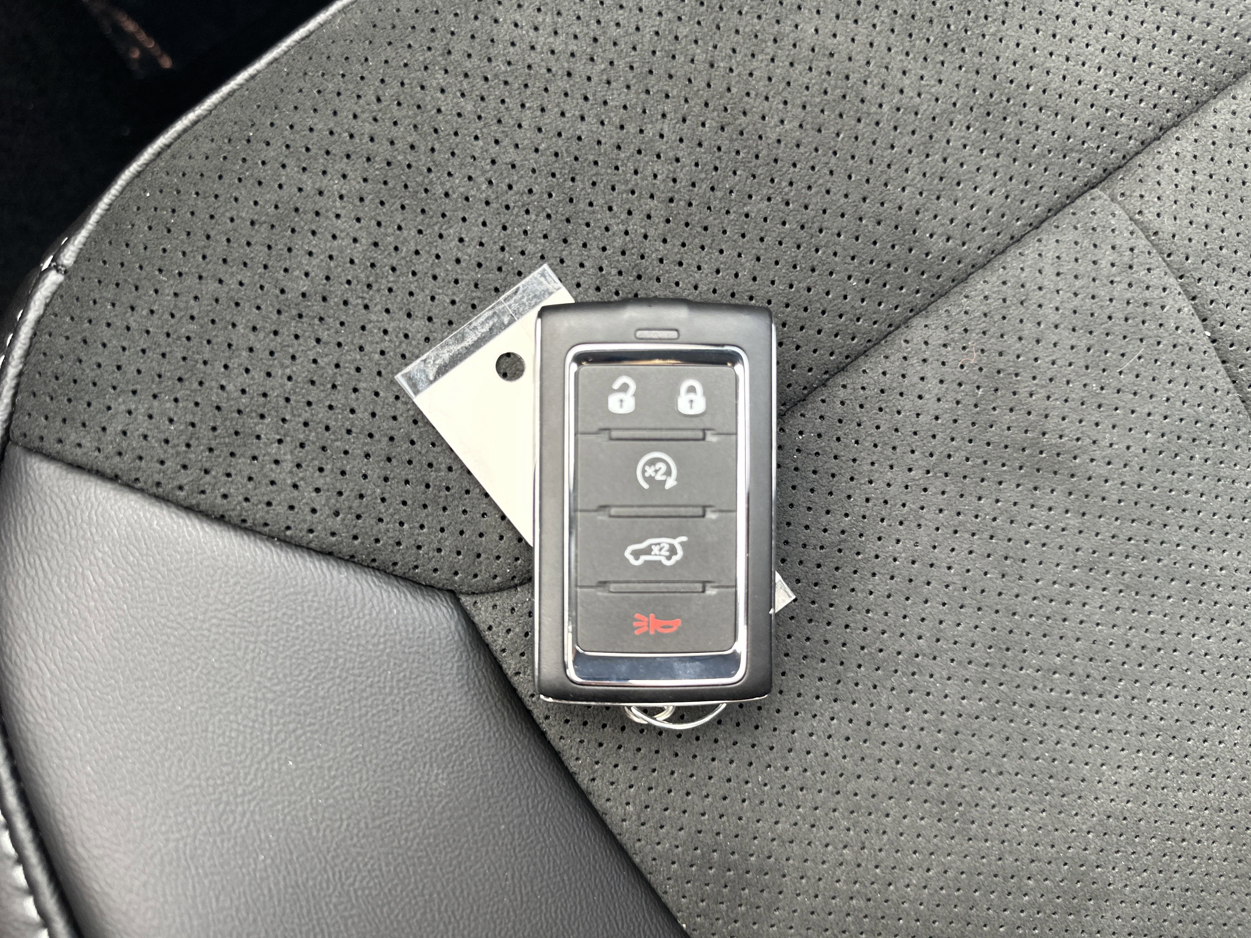 New 2025 Jeep Grand Cherokee L Altitude image 30