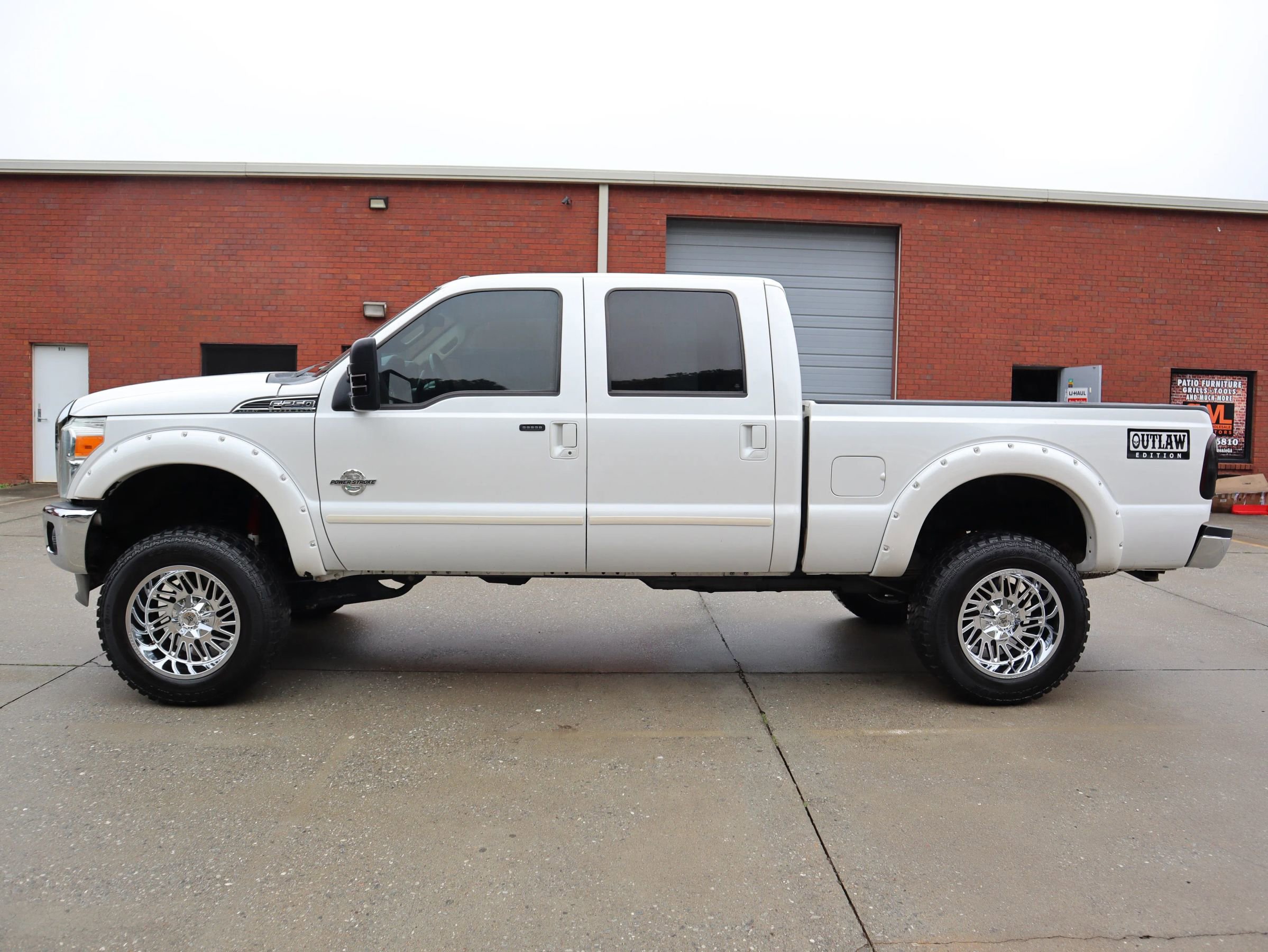 Used 2014 Ford F250 Lariat w/ Lariat Interior Package image 2