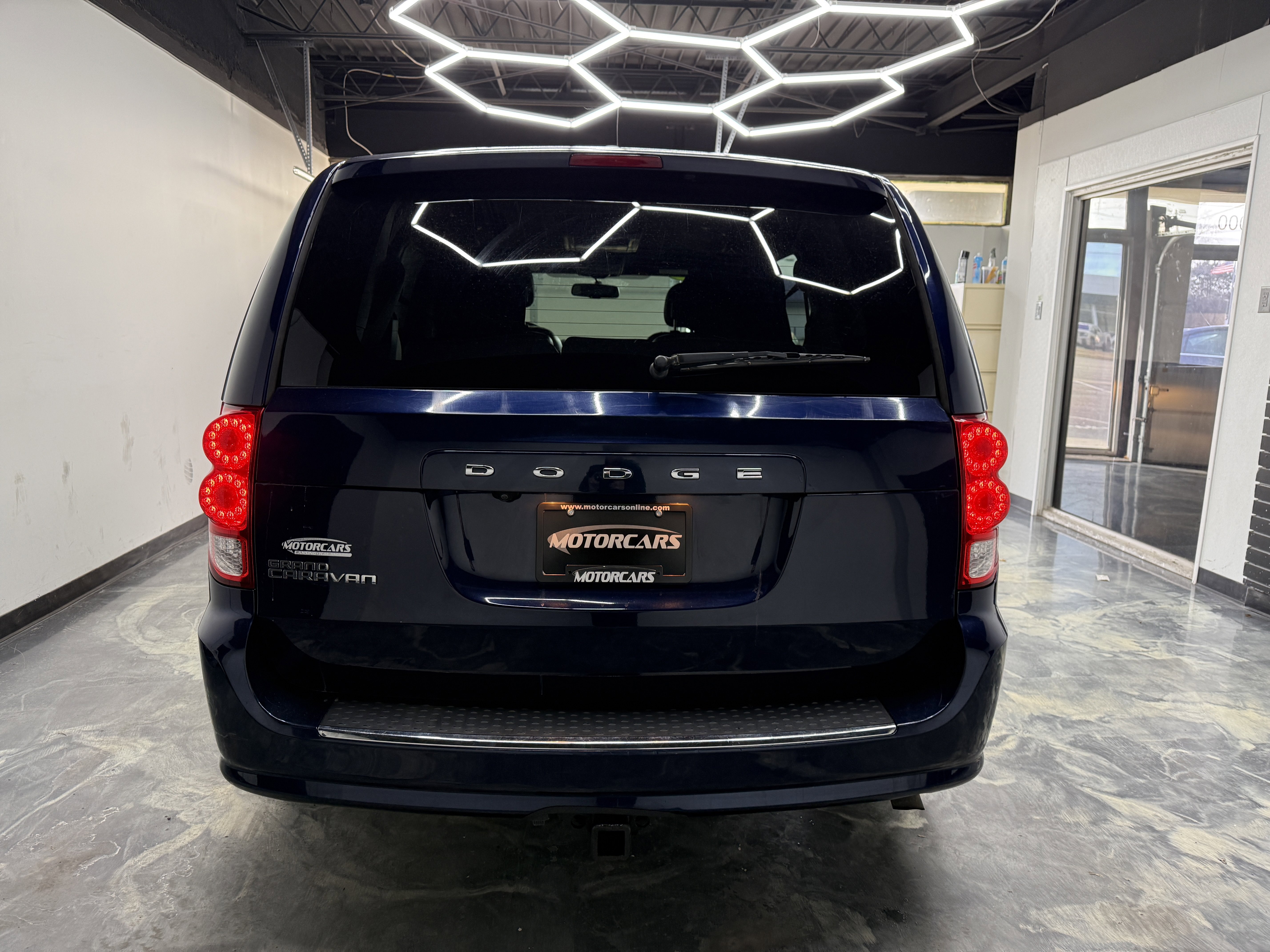 Used 2017 Dodge Grand Caravan SE image 4