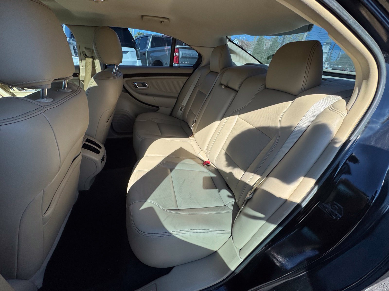 Used 2017 Ford Taurus Limited FWD image 25