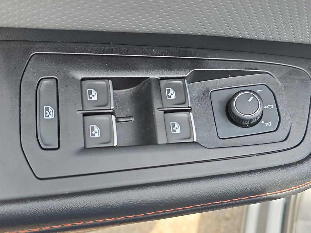 Used 2024 Volkswagen Atlas Peak Edition SE AWD/4WD image 28