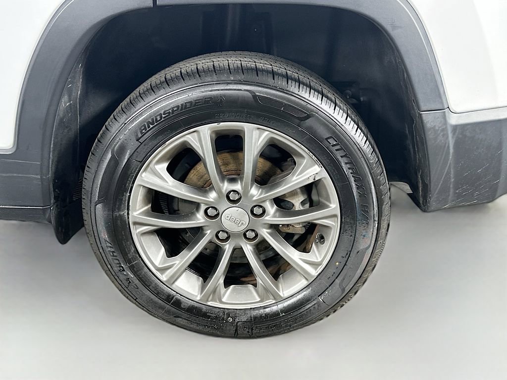 Used 2020 Jeep Cherokee Latitude Plus image 34