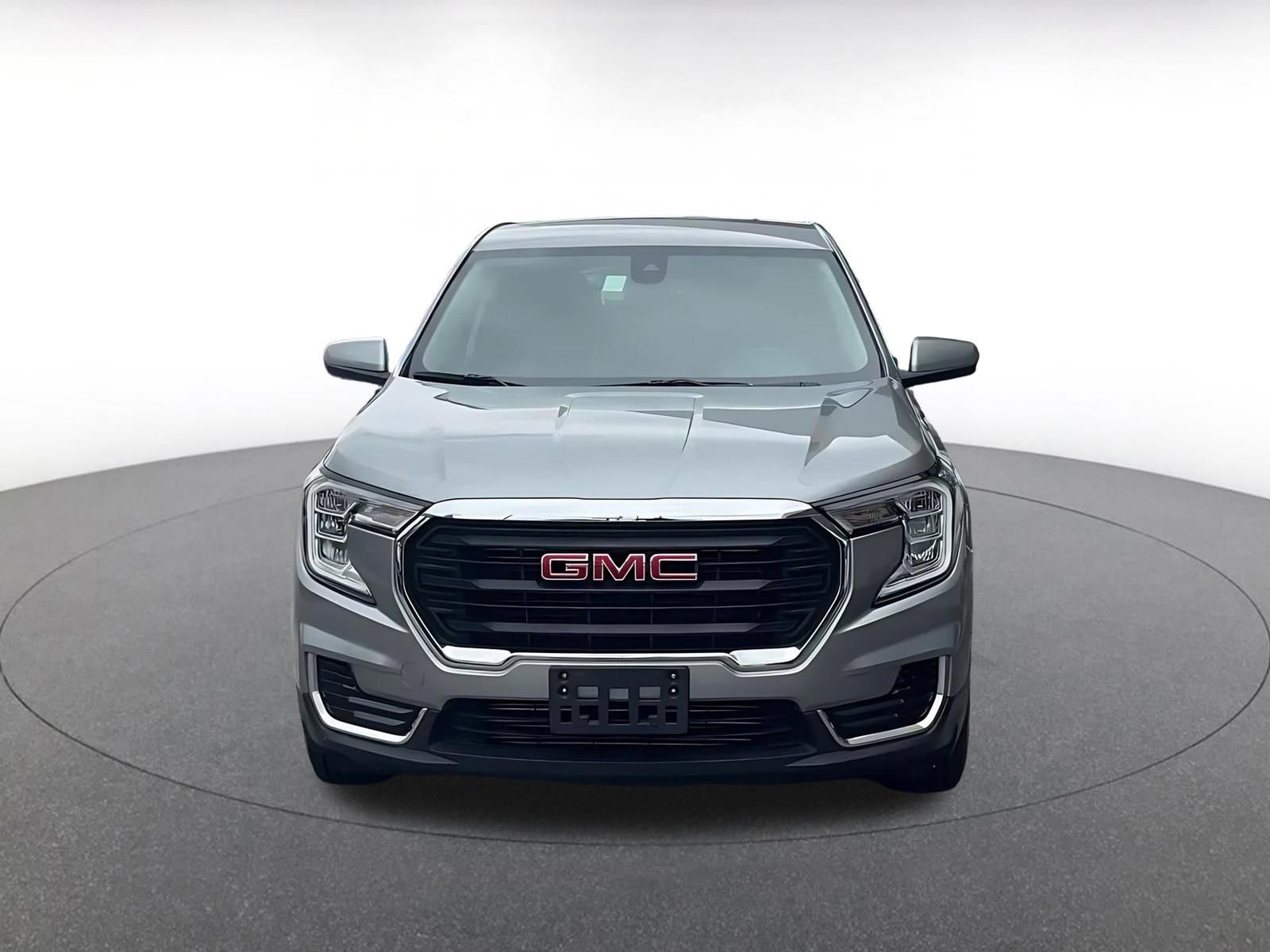 Used 2024 GMC Terrain SLE FWD image 4