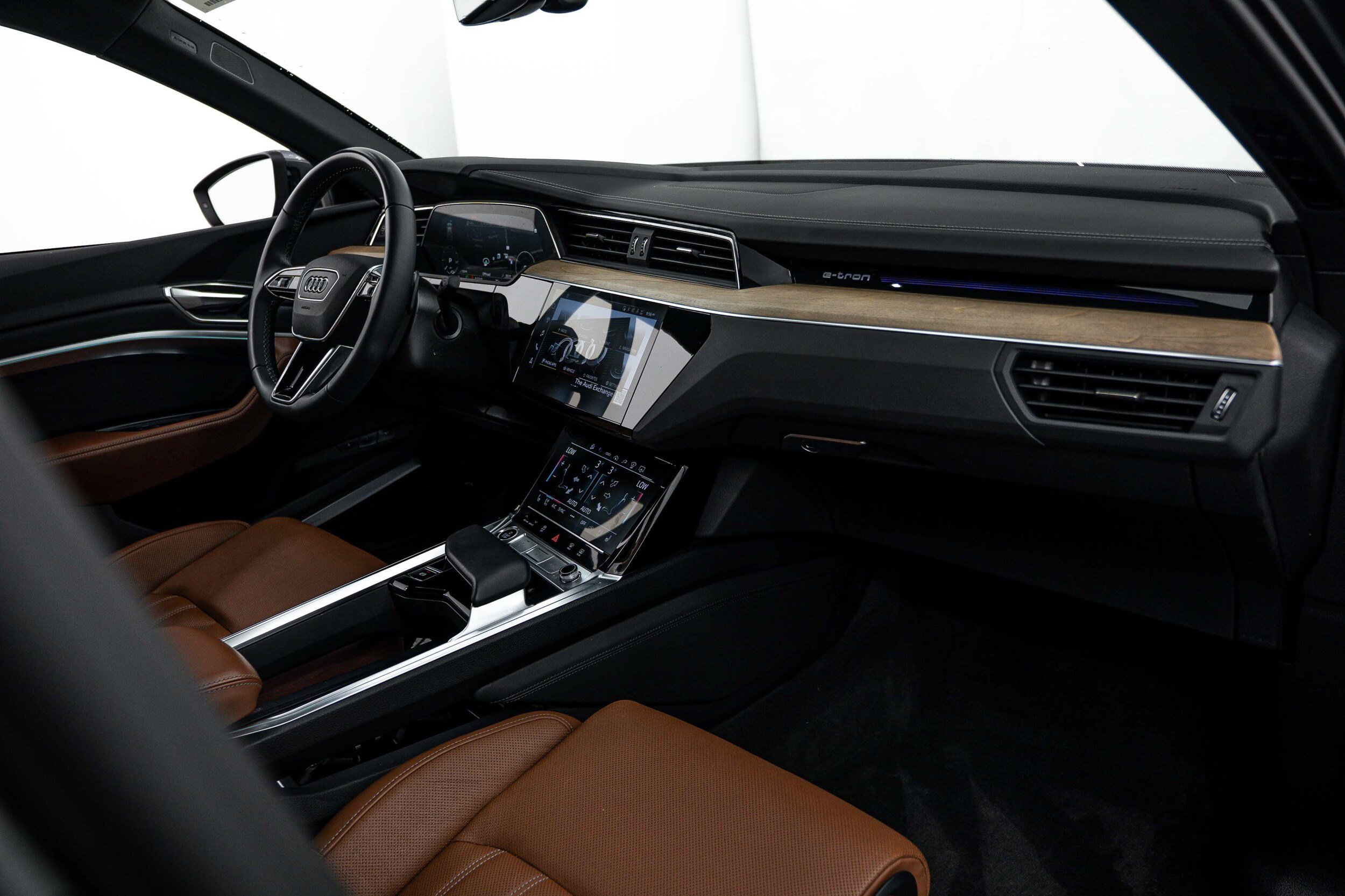 Certified 2024 Audi Q8 e-tron Prestige w/ Prestige Package AWD/4WD image 8