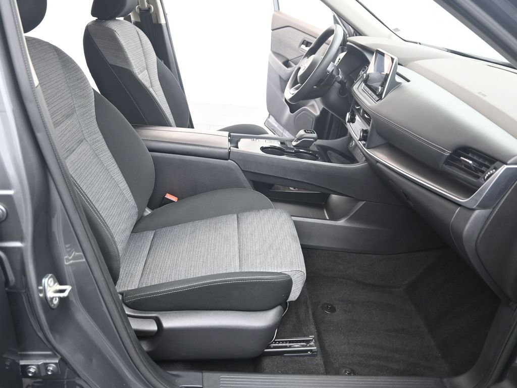 Used 2023 Nissan Rogue SV image 20