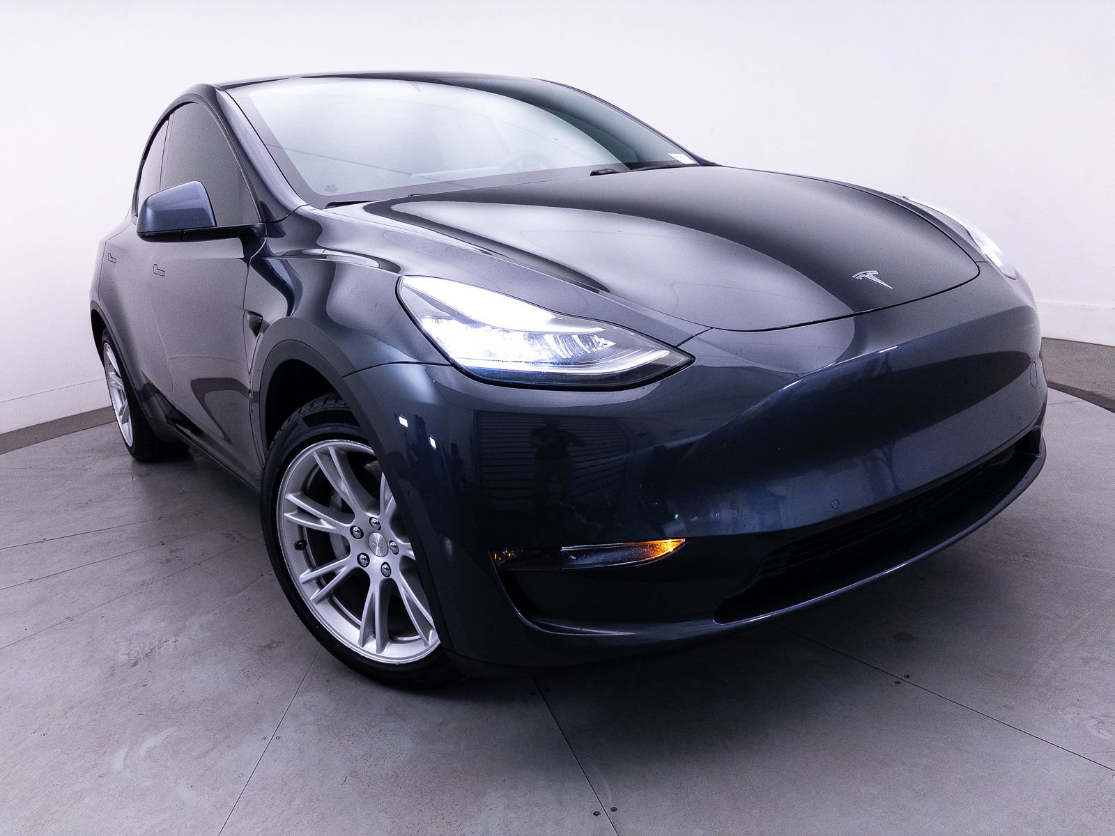 Used 2021 Tesla Model Y Long Range AWD/4WD image 8