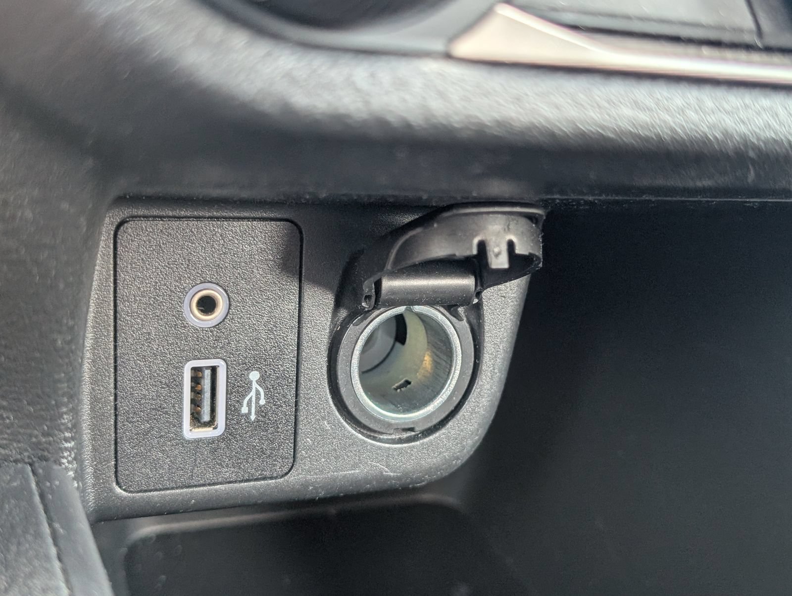 Used 2024 Nissan Versa S w/ S Plus Package FWD image 15