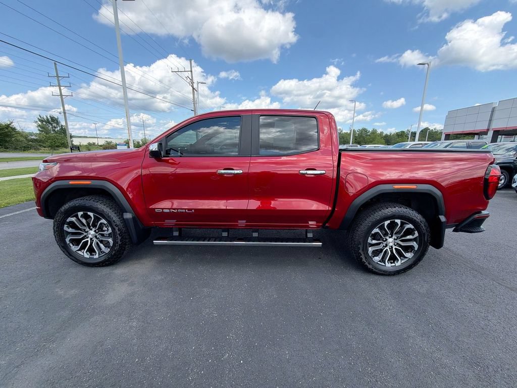 Used 2025 GMC Canyon Denali AWD/4WD image 5
