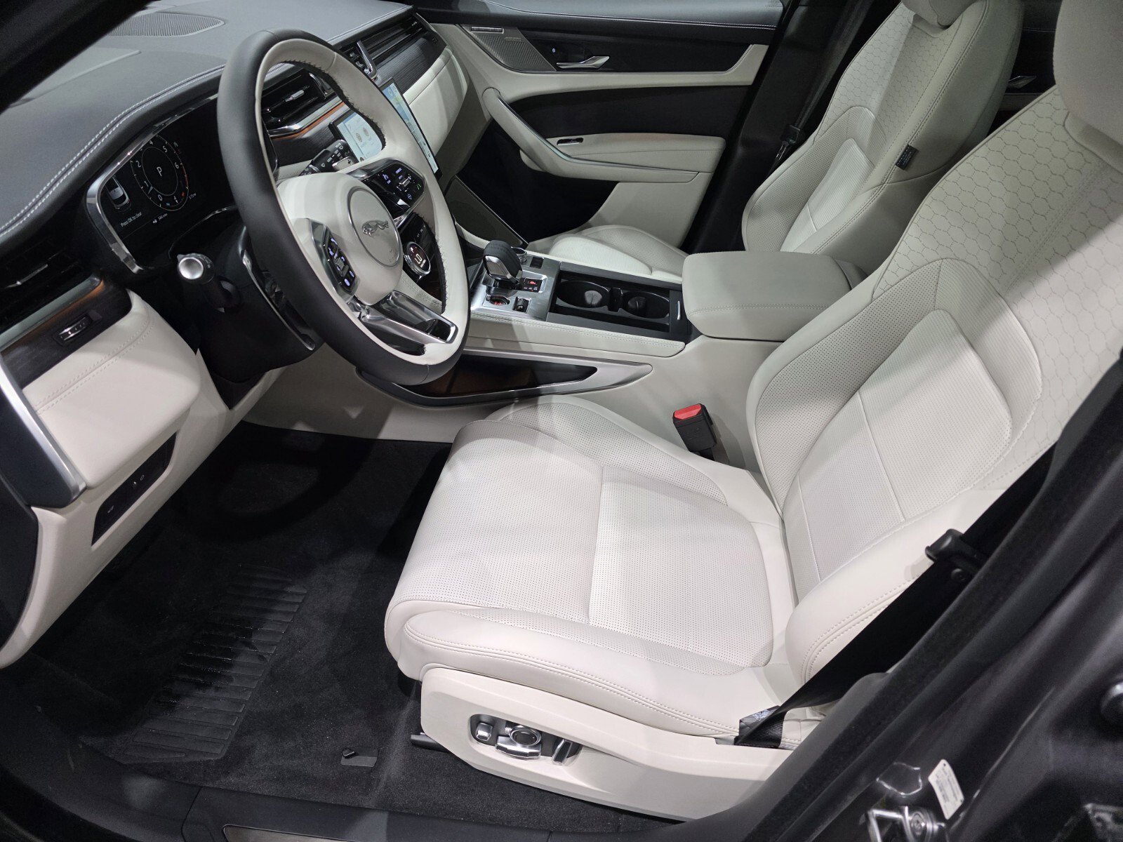 New 2026 Jaguar F-PACE R-Dynamic S AWD/4WD image 6