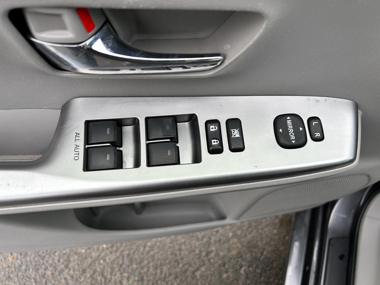 Used 2017 Toyota Prius V Two w/ Carpet Mat Package image 18