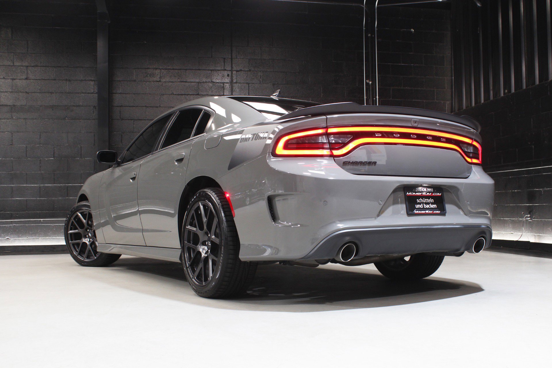 Used 2018 Dodge Charger R/T RWD image 14