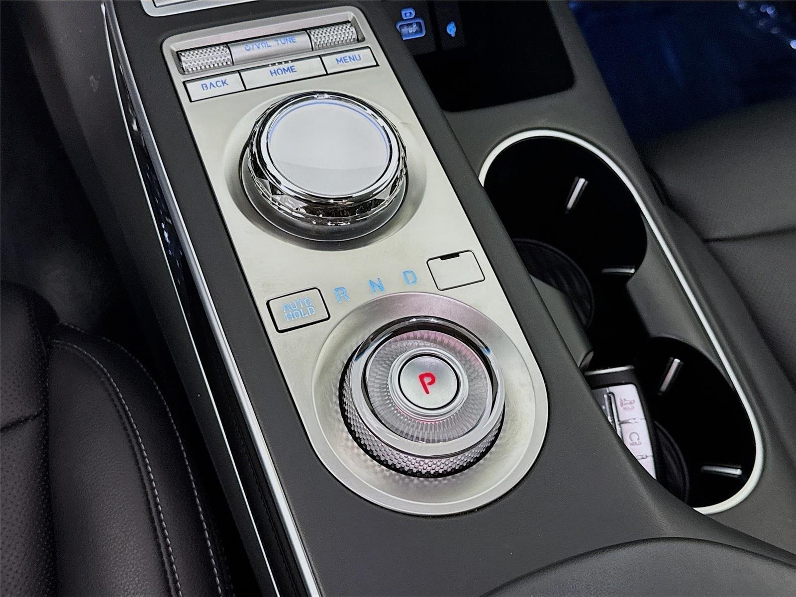 Certified 2022 Genesis GV70 2.5T AWD/4WD image 18