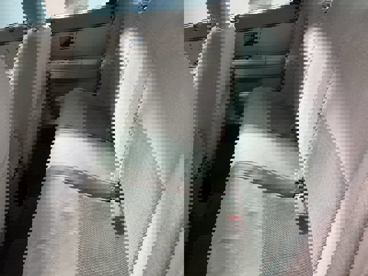 Used 2005 Ford Taurus SE image 24