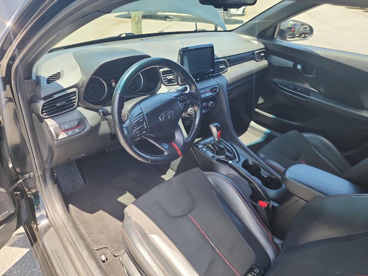 Used 2019 Hyundai Veloster 2.0 Premium image 18