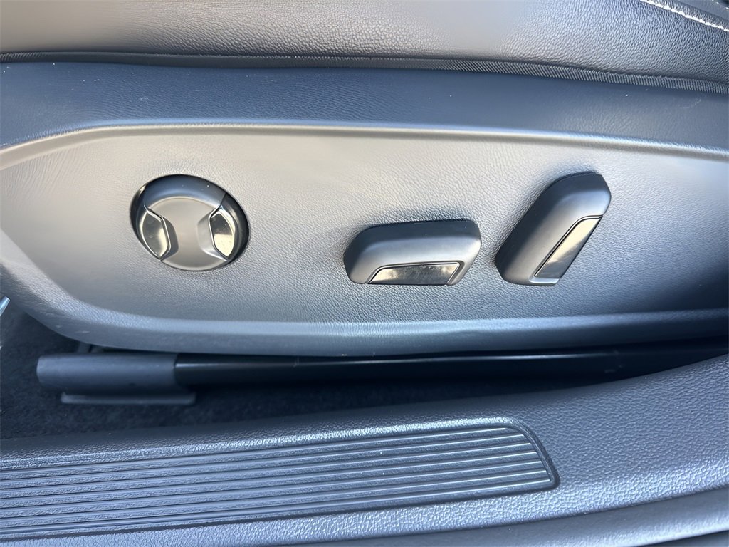 Used 2025 Volkswagen Jetta SE image 10