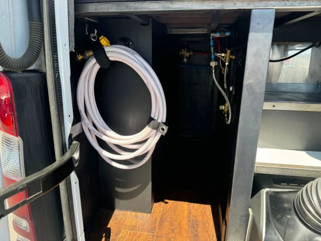 Used 2014 Mercedes-Benz Sprinter 2500 image 39