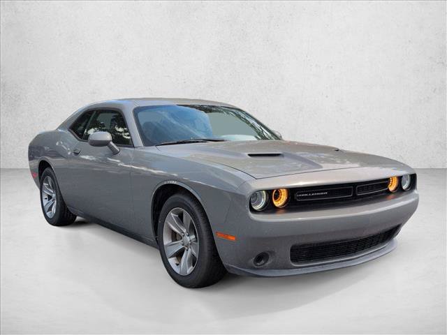 Used 2019 Dodge Challenger SXT RWD video 4