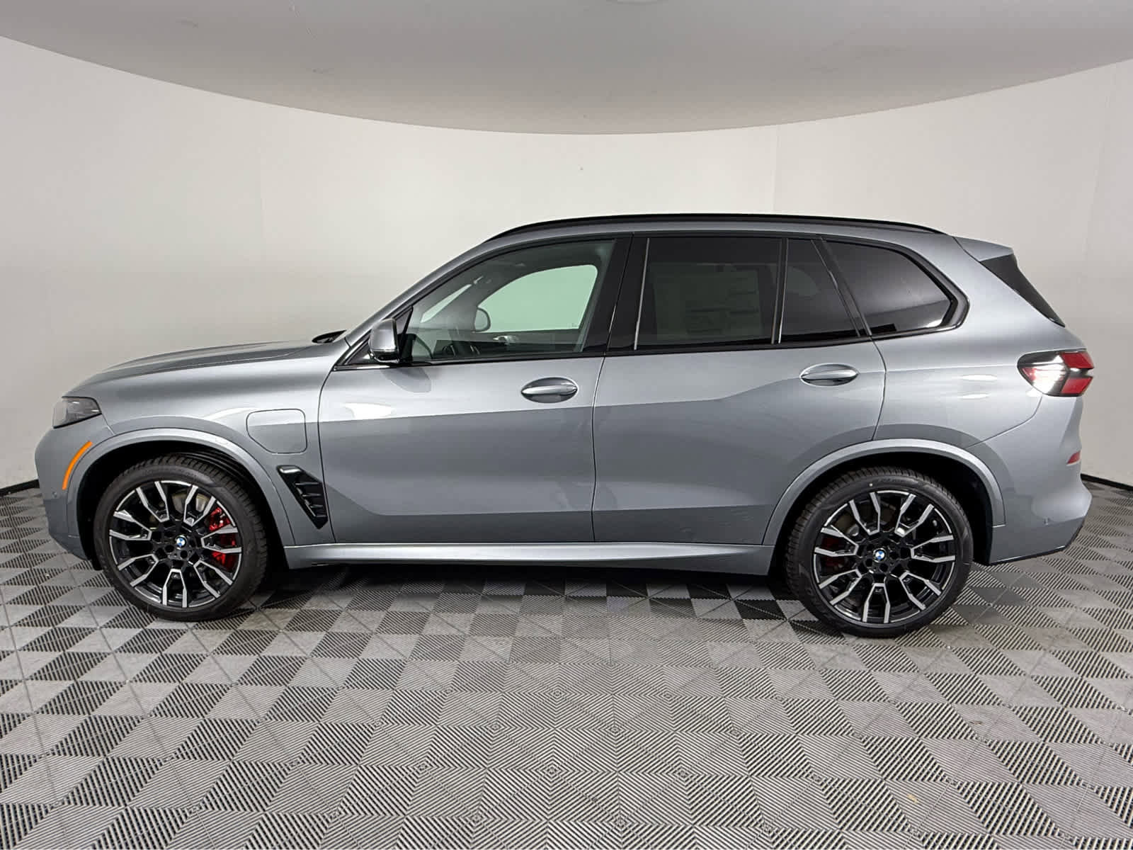 New 2026 BMW X5 xDrive50e w/ M Sport Package AWD/4WD image 6