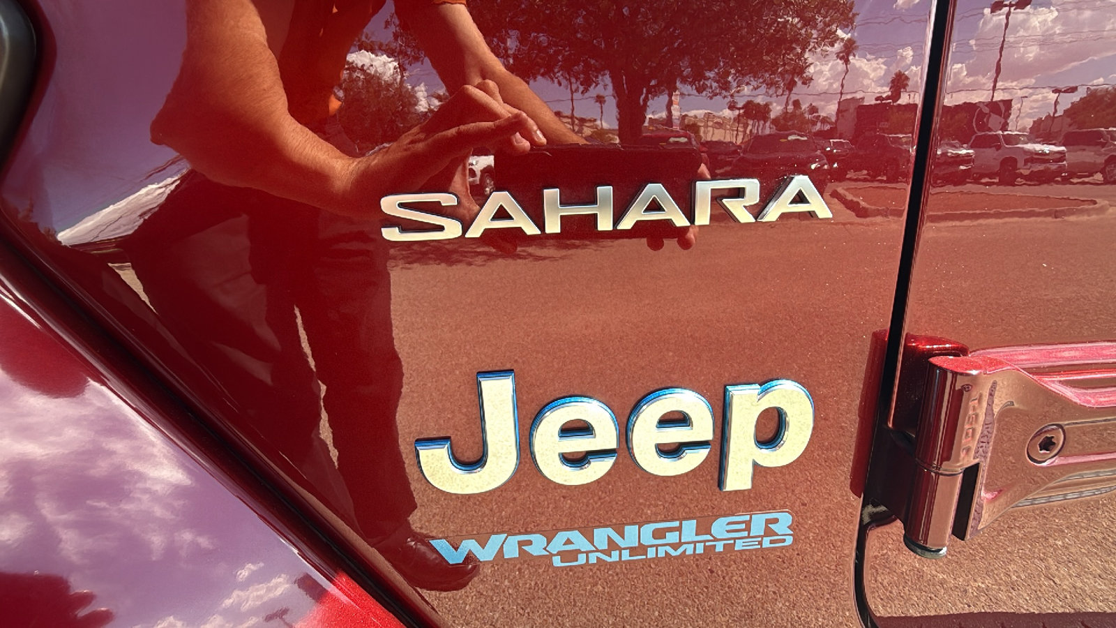 Used 2022 Jeep Wrangler Unlimited Sahara w/ Cold Weather Group AWD/4WD image 10