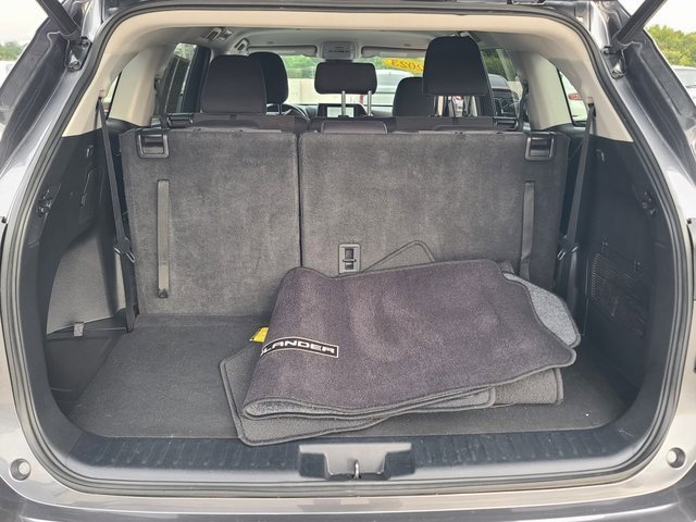 Used 2023 Toyota Highlander LE image 12