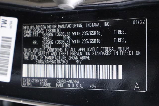Used 2022 Toyota Highlander XLE FWD image 25