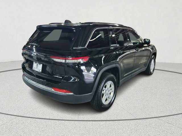 Used 2024 Jeep Grand Cherokee Laredo AWD/4WD image 2