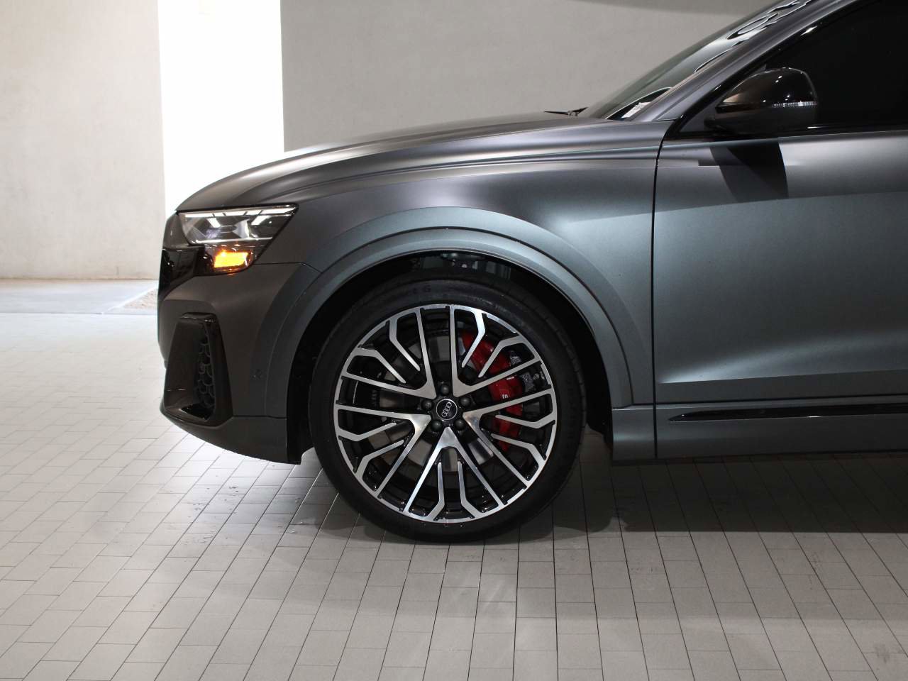 Used 2024 Audi SQ8 Premium Plus w/ S Sport Package image 4