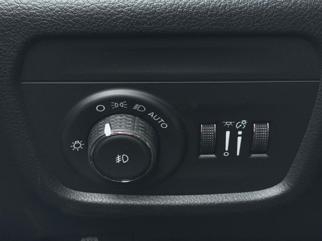 New 2025 Jeep Grand Cherokee Overland w/ Luxury Tech Group IV AWD/4WD image 18