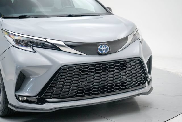Used 2024 Toyota Sienna XSE AWD/4WD image 12