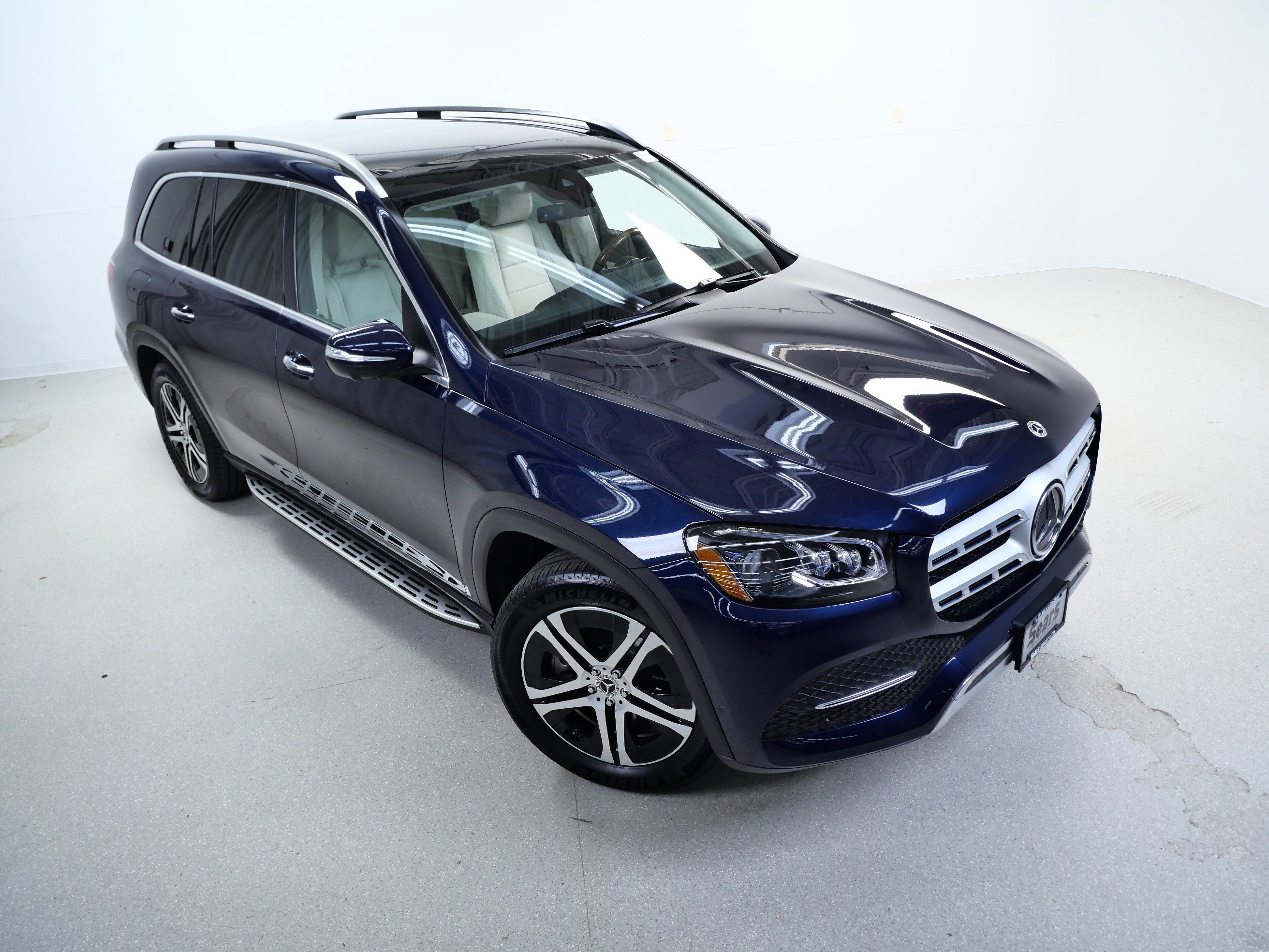 Used 2022 Mercedes-Benz GLS 450 4MATIC image 4