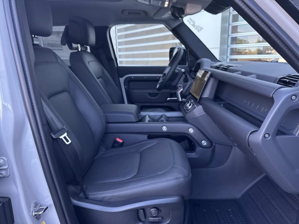 New 2026 Land Rover Defender 110 S AWD/4WD image 9