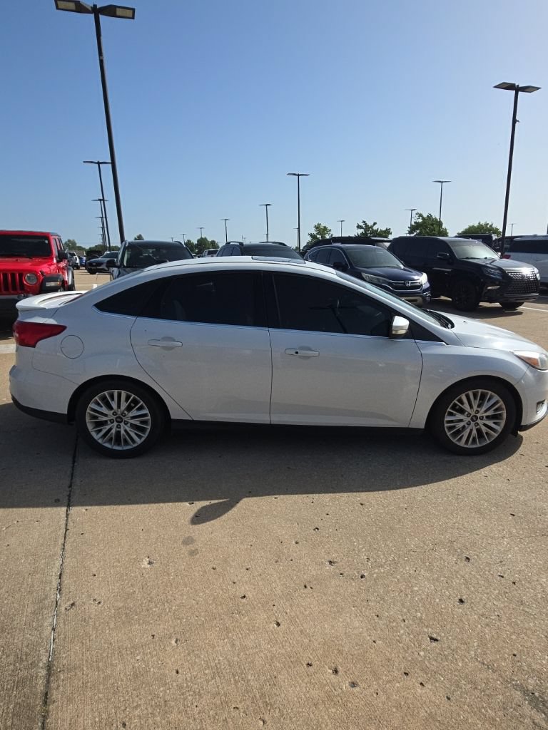 Used 2018 Ford Focus Titanium FWD image 2