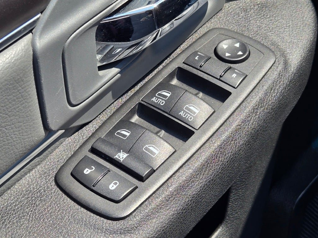 Used 2024 RAM 1500 Classic SLT AWD/4WD image 20