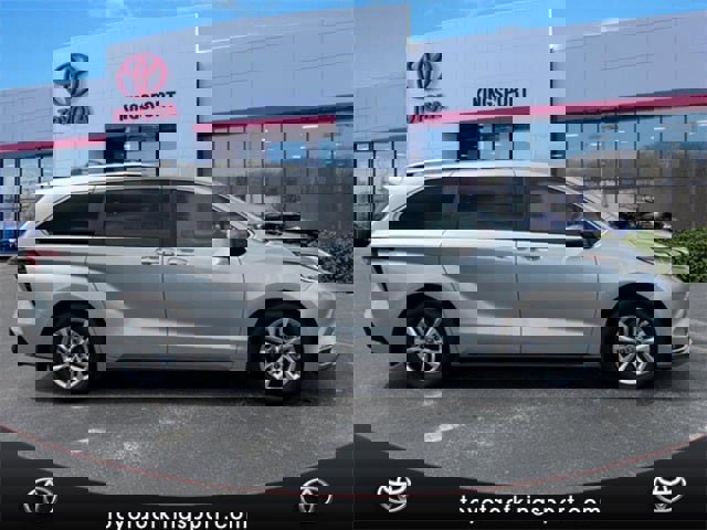 Certified 2024 Toyota Sienna Limited image 6