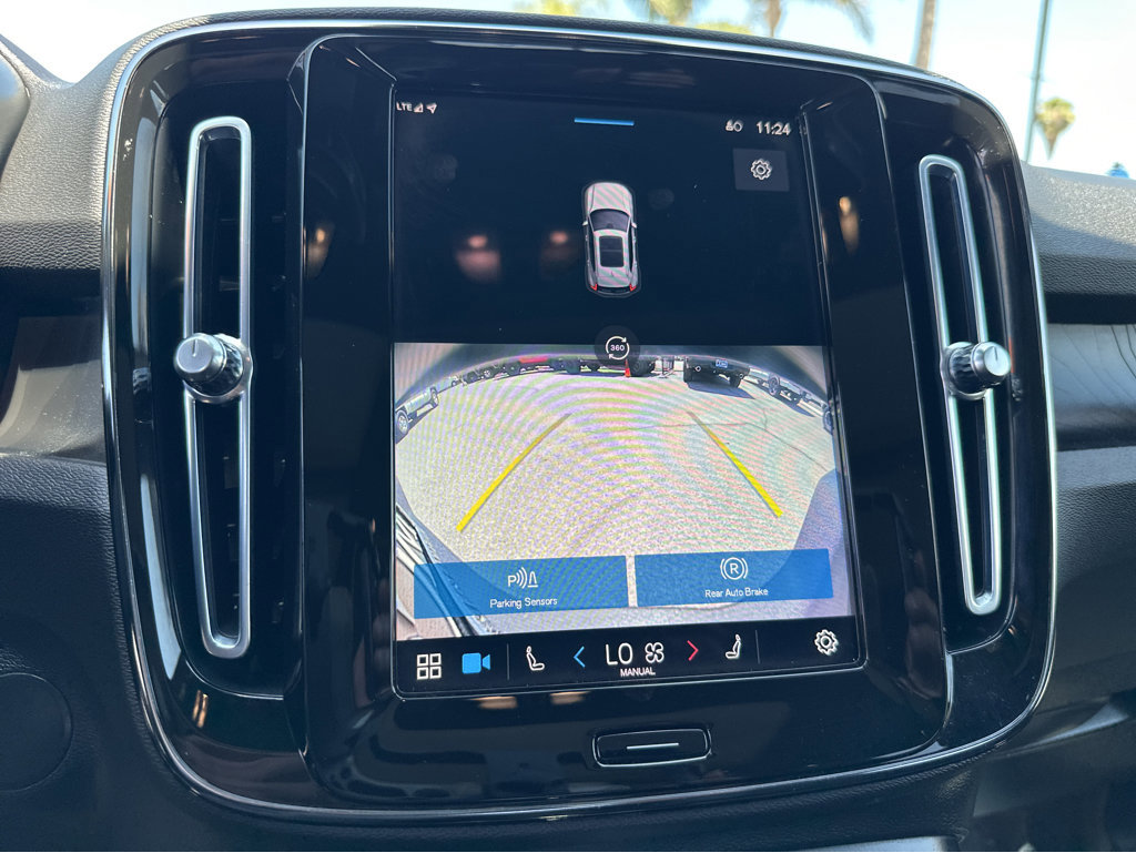 Used 2023 Volvo XC40 Recharge Plus image 6