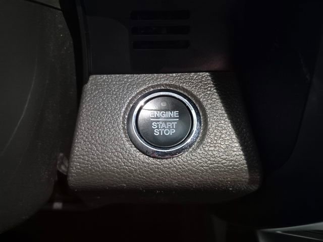 Used 2018 Ford Expedition XLT w/ Equipment Group 202A AWD/4WD image 23
