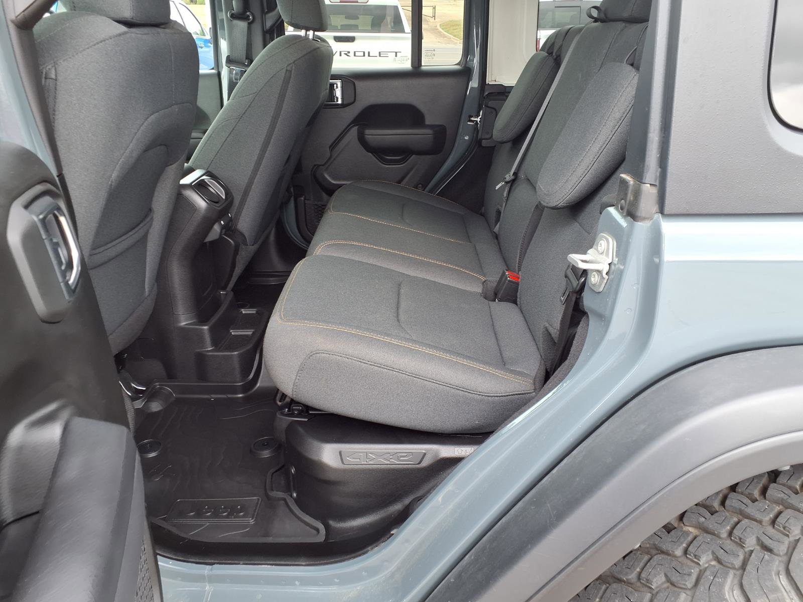 Used 2025 Jeep Wrangler Willys AWD/4WD image 16