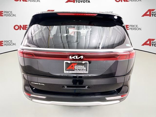 Used 2023 Kia Carnival LX FWD image 6