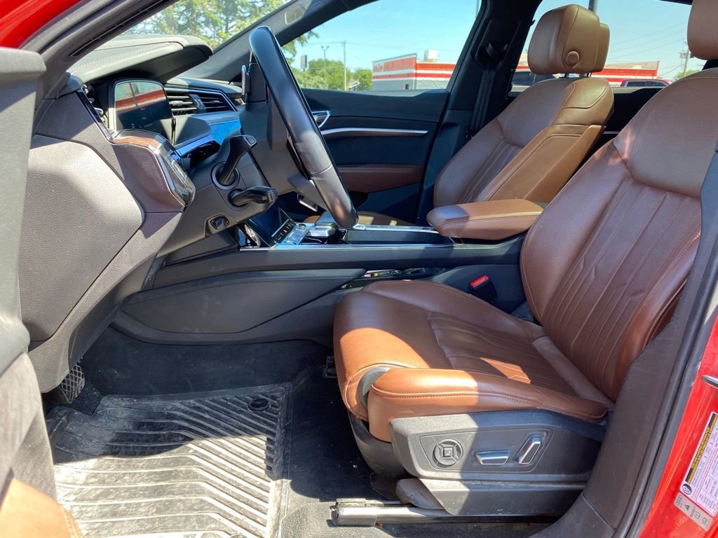 Used 2019 Audi e-tron Prestige w/ Prestige Package AWD/4WD image 17