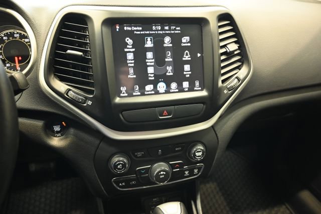 Used 2018 Jeep Cherokee Latitude Plus w/ Cold Weather Group image 14