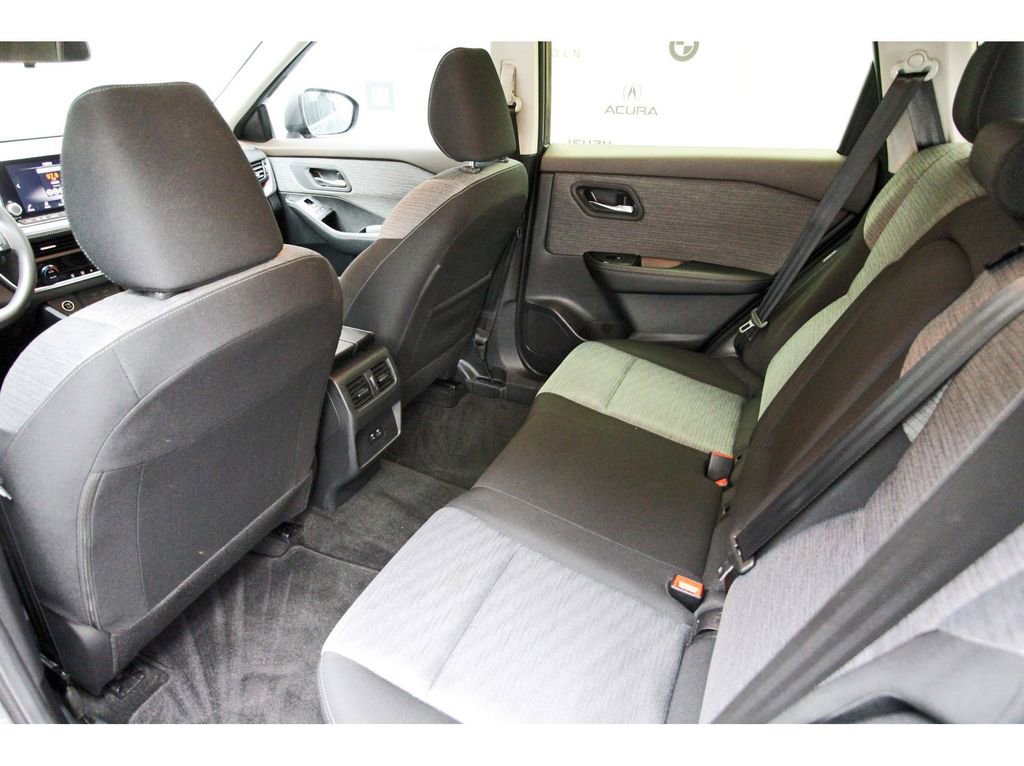 Used 2023 Nissan Rogue SV FWD image 11