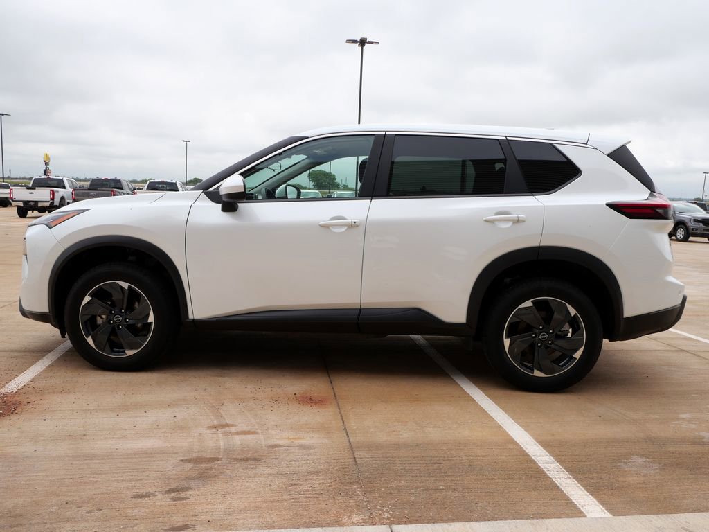Used 2024 Nissan Rogue SV AWD/4WD image 3