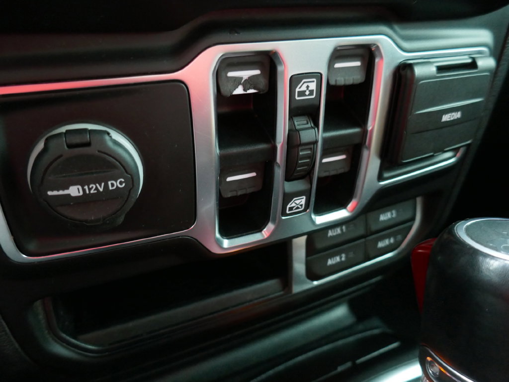Used 2020 Jeep Wrangler Unlimited Sahara AWD/4WD image 27