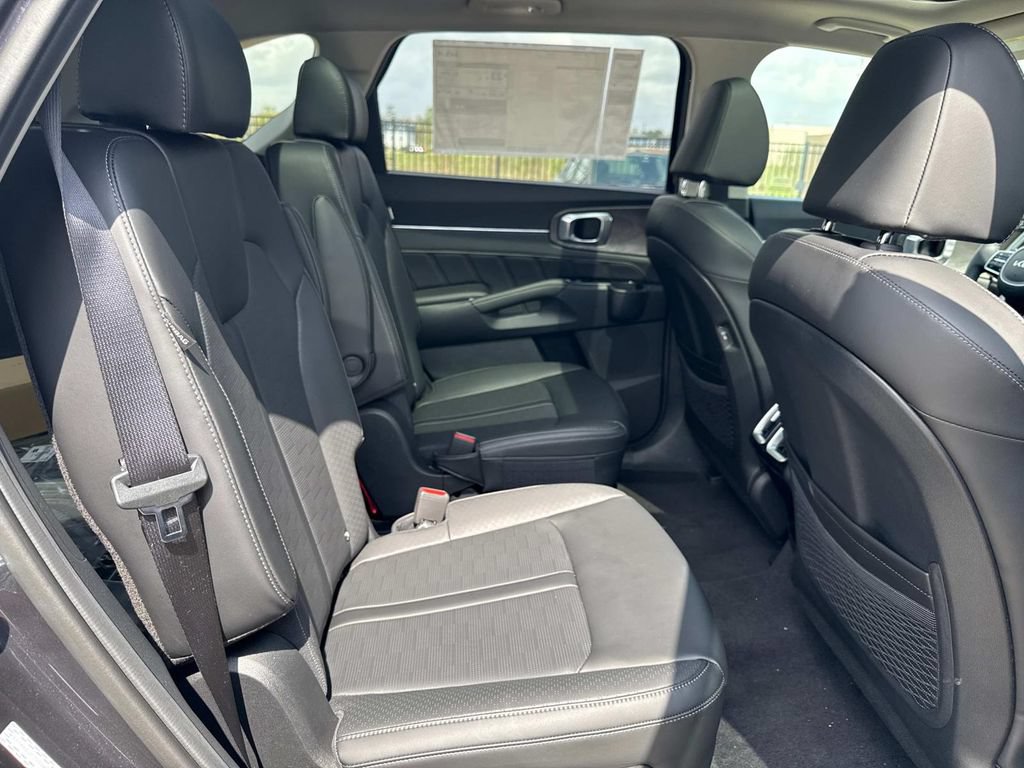 New 2025 Kia Sorento SX AWD/4WD image 12