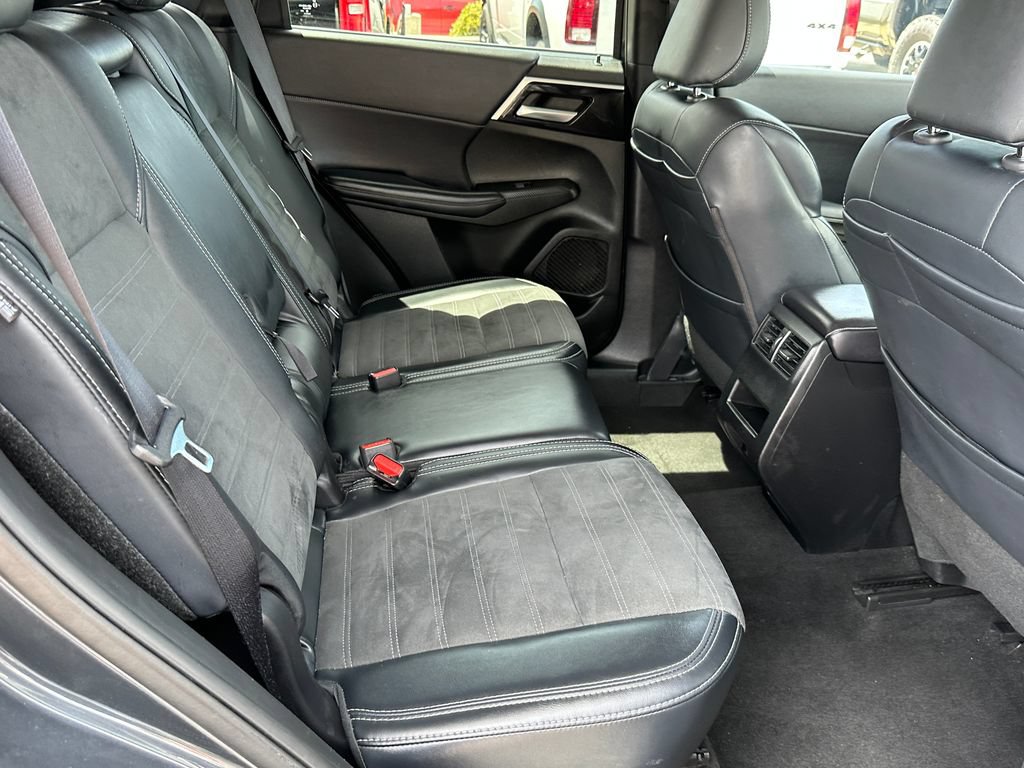 Used 2024 Mitsubishi Outlander SE AWD/4WD image 19