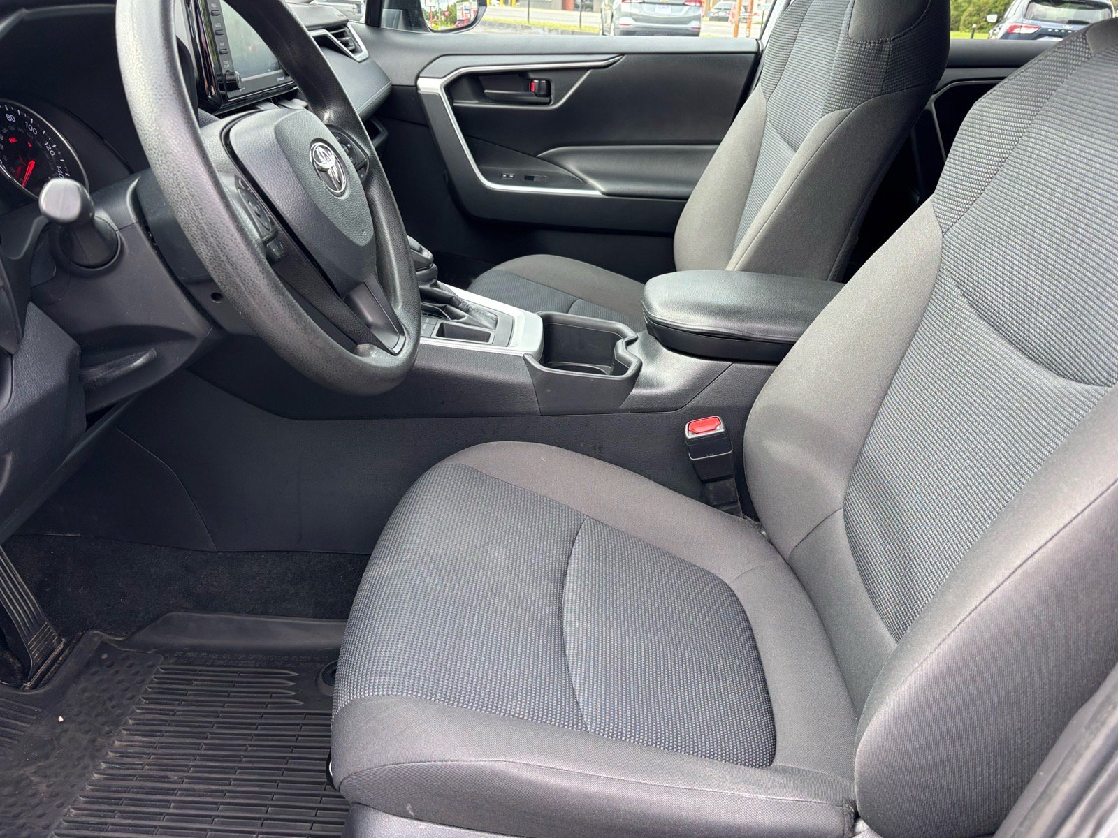 Used 2022 Toyota RAV4 LE FWD image 8