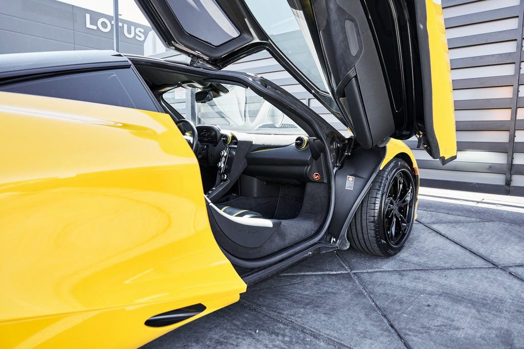 Used 2019 McLaren 720S RWD image 29