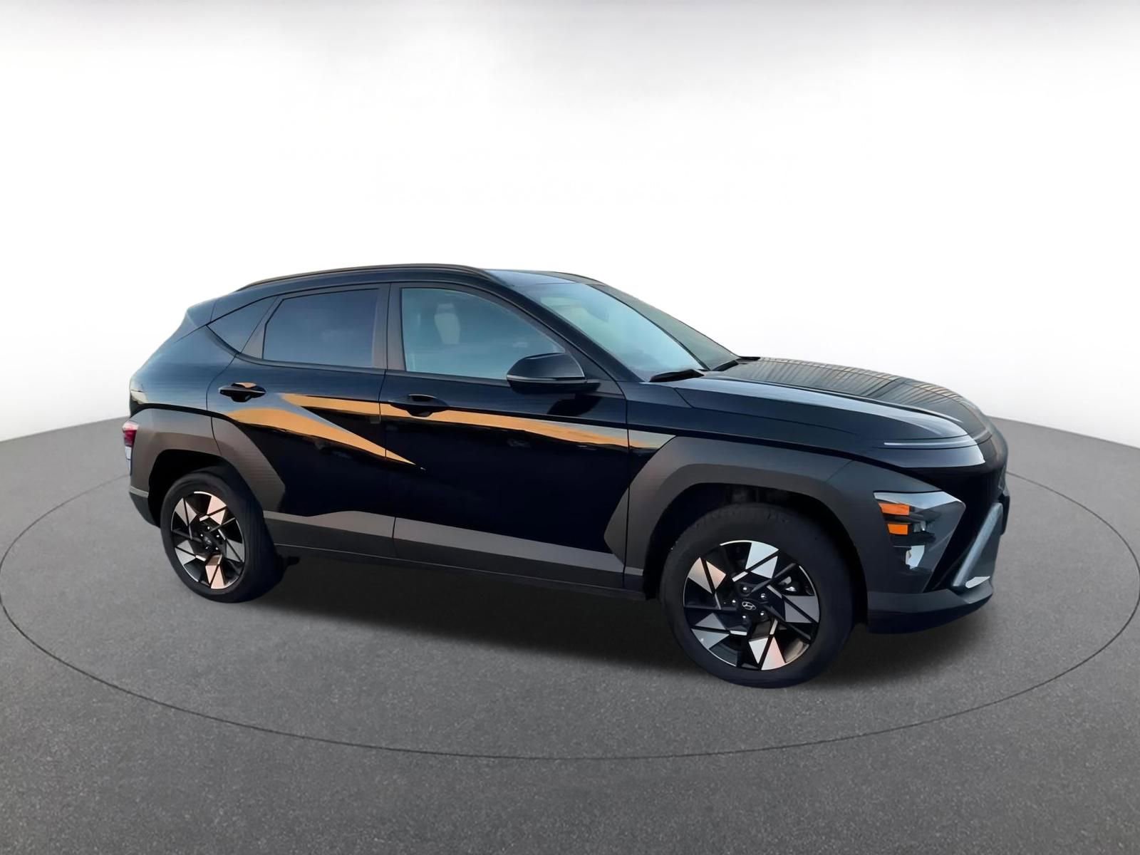Used 2025 Hyundai Kona SEL image 2